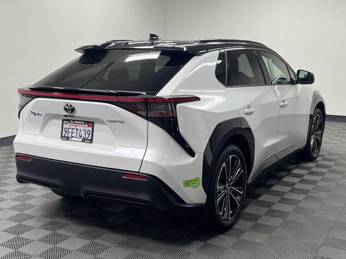 Wind Chill Pearl w/Black Roof 2023 Toyota bZ4X Limited