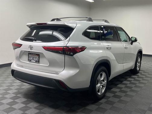 2022 Toyota Highlander LE