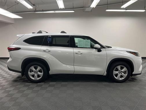 2022 Toyota Highlander LE