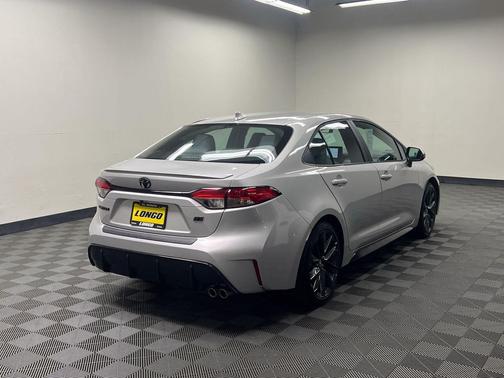 Classic Silver Metallic 2025 Toyota Corolla SE