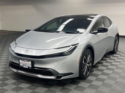 2025 Toyota Prius XLE