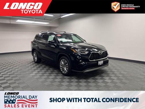 Midnight Black Metallic 2023 Toyota Highlander Platinum