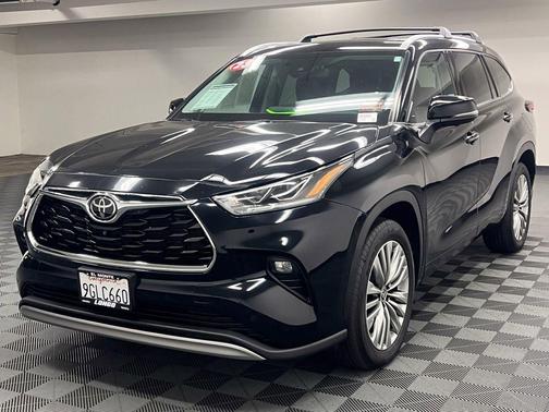 Midnight Black Metallic 2023 Toyota Highlander Platinum