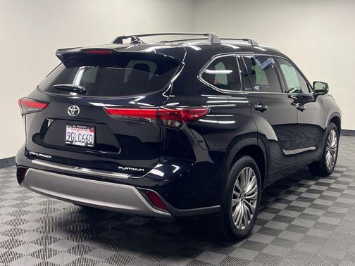 Midnight Black Metallic 2023 Toyota Highlander Platinum
