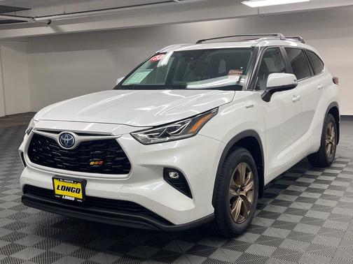 Wind Chill Pearl 2023 Toyota Highlander Hybrid XLE