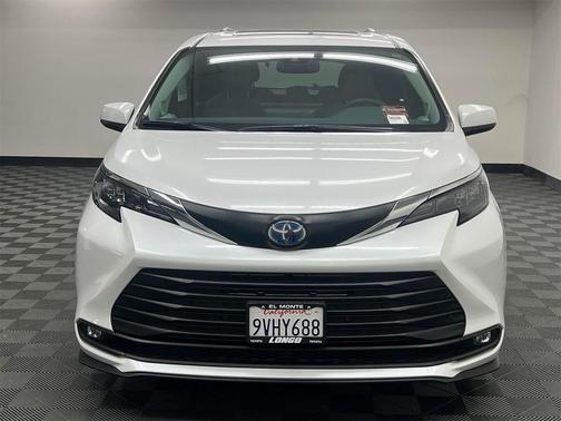 2025 Toyota Sienna XLE