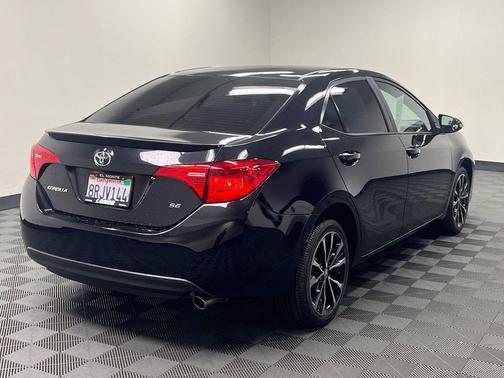 Black Sand Pearl 2018 Toyota Corolla SE
