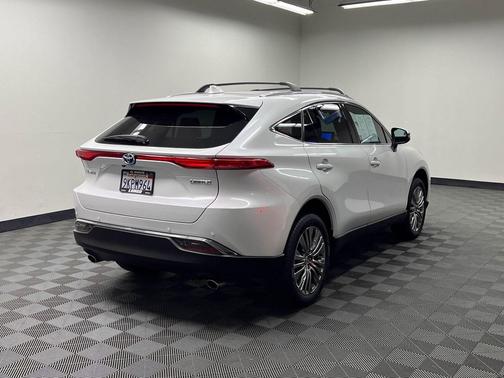 Wind Chill Pearl 2024 Toyota Venza Limited