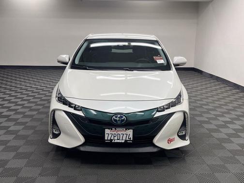 Blizzard Pearl 2017 Toyota Prius Prime Advanced