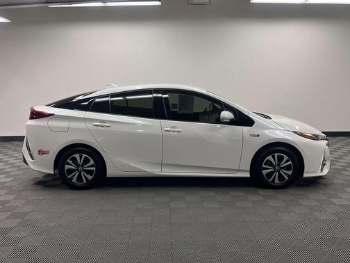 Blizzard Pearl 2017 Toyota Prius Prime Advanced