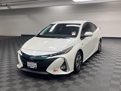 Blizzard Pearl 2017 Toyota Prius Prime Advanced