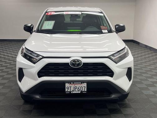 Ice Cap 2025 Toyota RAV4 LE