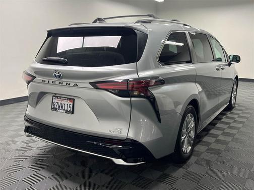 2022 Toyota Sienna XSE 7 Passenger