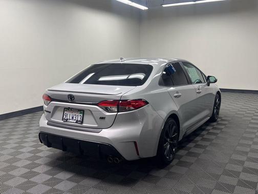 Classic Silver Metallic 2024 Toyota Corolla SE