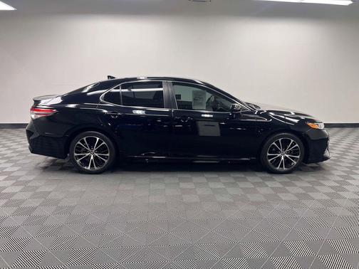 Midnight Black Metallic 2019 Toyota Camry SE
