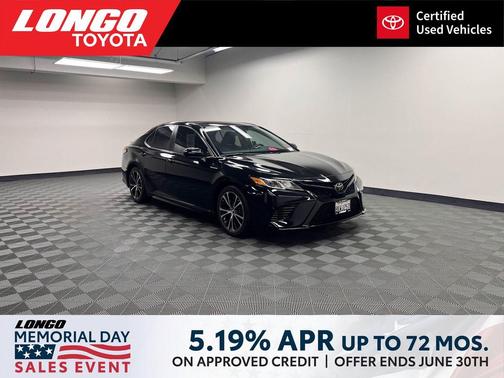 Midnight Black Metallic 2019 Toyota Camry SE