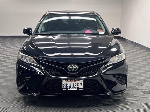 Midnight Black Metallic 2019 Toyota Camry SE
