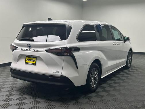 2024 Toyota Sienna LE