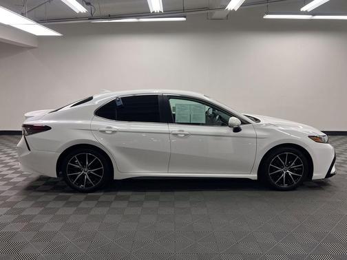 Ice Cap 2024 Toyota Camry SE
