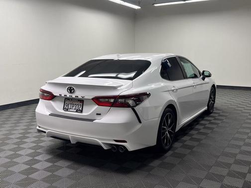 Ice Cap 2024 Toyota Camry SE