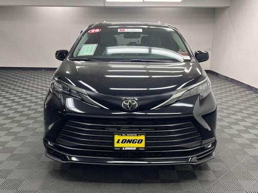 Midnight Black Metallic 2026 Toyota Sienna XLE