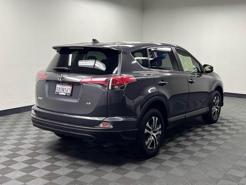 Magnetic Gray Metallic 2018 Toyota RAV4 LE