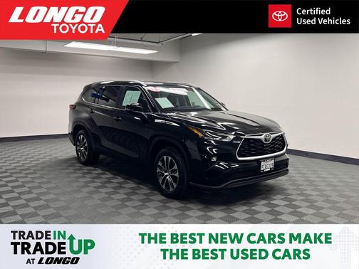 Midnight Black Metallic 2025 Toyota Highlander XLE