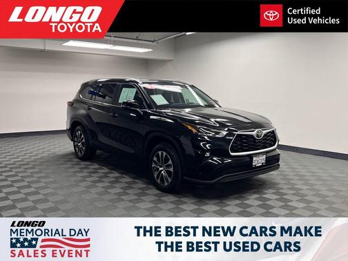 Midnight Black Metallic 2025 Toyota Highlander XLE