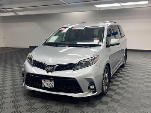 2019 Toyota Sienna SE