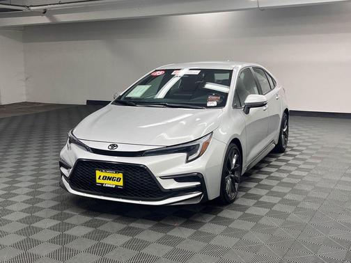 Classic Silver Metallic 2025 Toyota Corolla SE