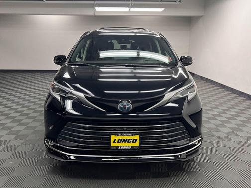 2021 Toyota Sienna Platinum 7 Passenger