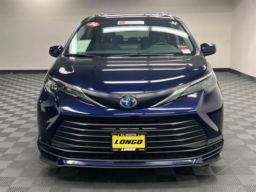 2024 Toyota Sienna LE