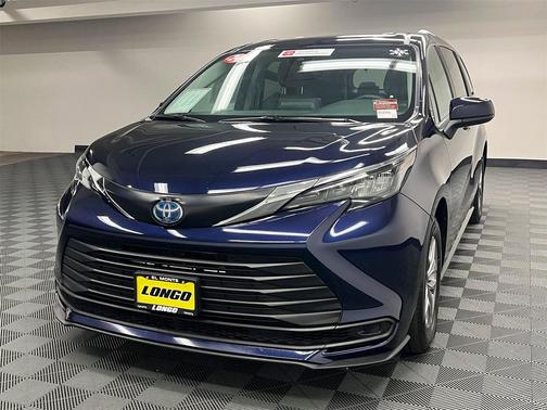 2024 Toyota Sienna LE