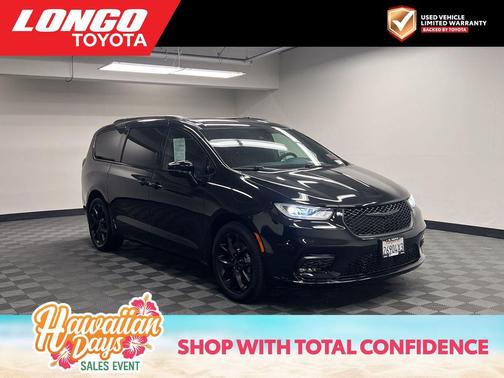 Brilliant Black Crystal Pearlcoat 2023 Chrysler Pacifica Limited