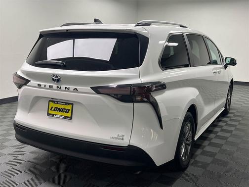 2024 Toyota Sienna LE
