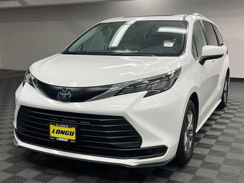 2024 Toyota Sienna LE