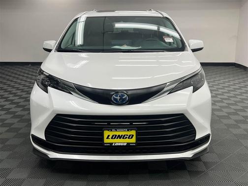 2024 Toyota Sienna LE