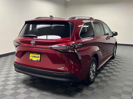 2024 Toyota Sienna LE
