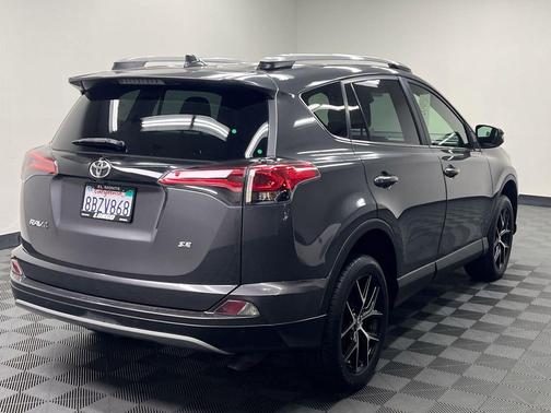 Magnetic Gray Metallic 2018 Toyota RAV4 SE