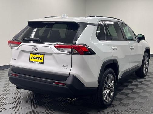 Wind Chill Pearl 2025 Toyota RAV4 XLE Premium