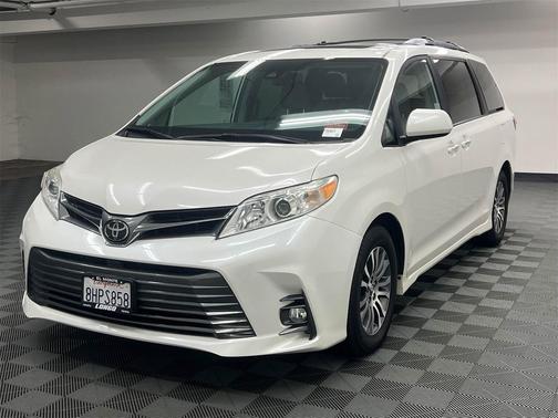 2019 Toyota Sienna XLE