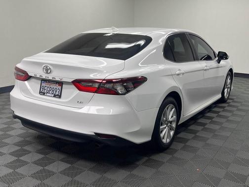 White 2022 Toyota Camry LE