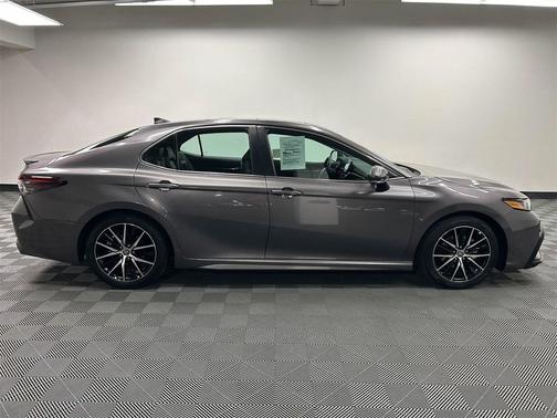 2024 Toyota Camry Hybrid SE