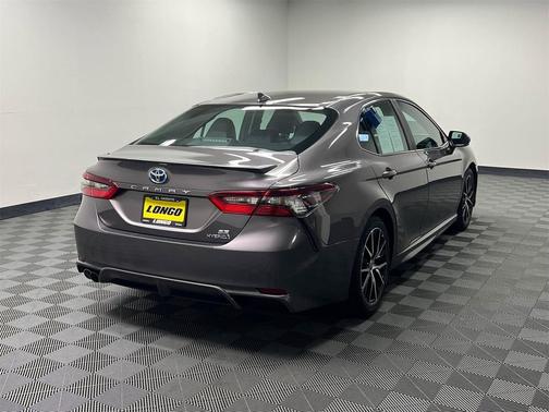 2024 Toyota Camry Hybrid SE