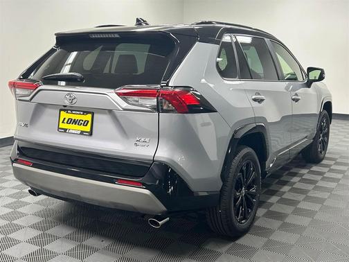 2025 Toyota RAV4 Hybrid SE