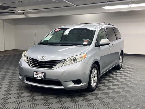 Silver Sky Metallic 2014 Toyota Sienna LE