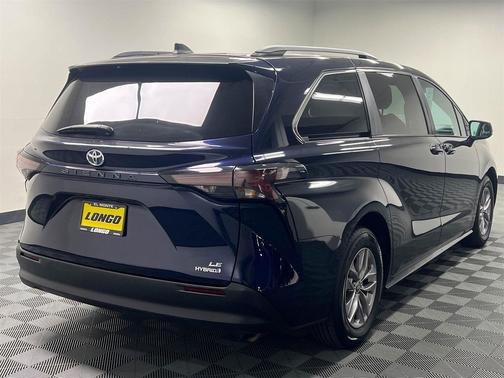 2024 Toyota Sienna LE