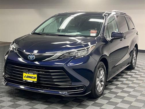 2024 Toyota Sienna LE