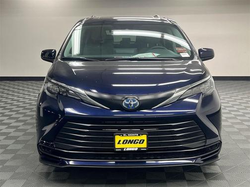 2024 Toyota Sienna LE