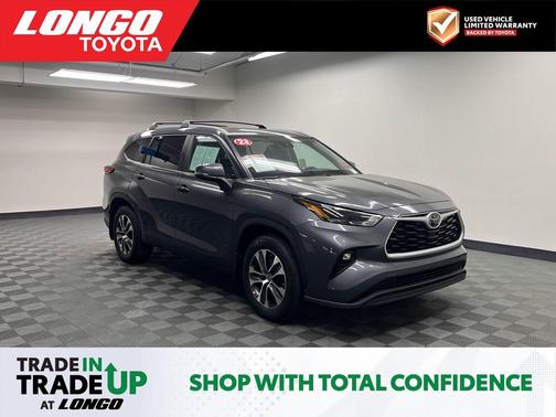 Magnetic Gray Metallic 2023 Toyota Highlander XLE